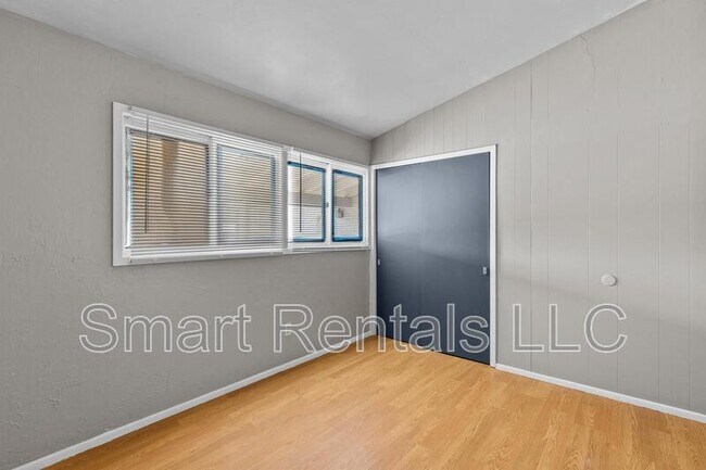 Building Photo - 12 Country Ln