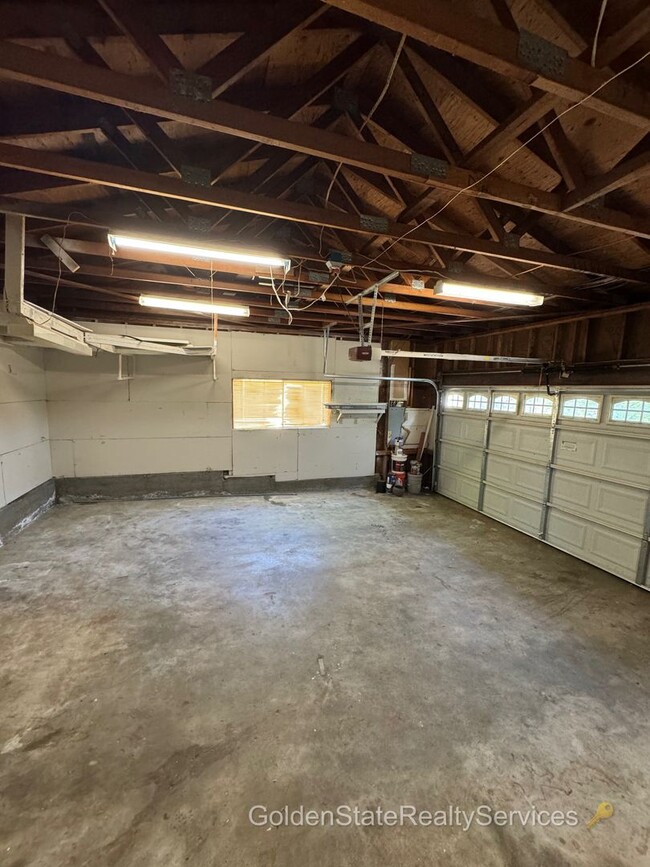 Building Photo - Vacation where you live! Single story home...