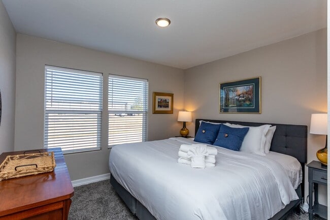 Building Photo - Stylish 3-Bedroom Townhome with Fireplace, Modern Kitchen & Spacious Layout!