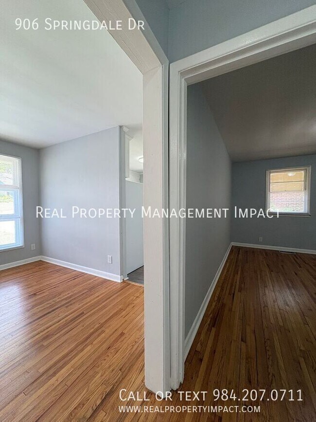 Building Photo - 906 Springdale Dr
