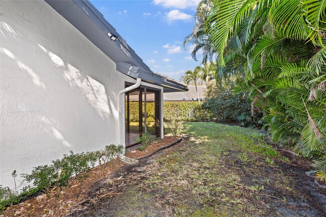 Building Photo - 5051 Pine Dr