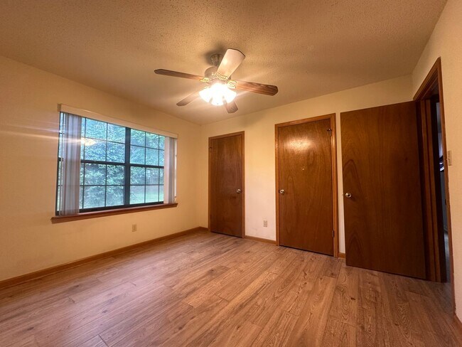 Building Photo - 2023 Wedgewood Dr