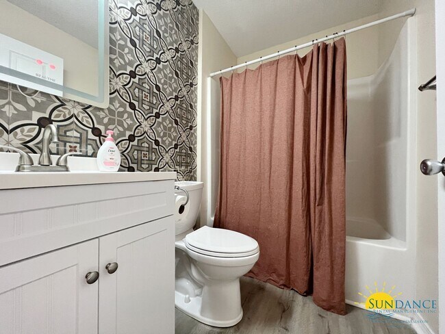 Building Photo - Custom upgrades in this beautiful Crestview home!