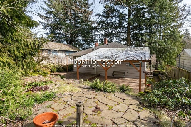 Building Photo - Quintessential Two Bedroom home in SW - Beautiful Backyard!