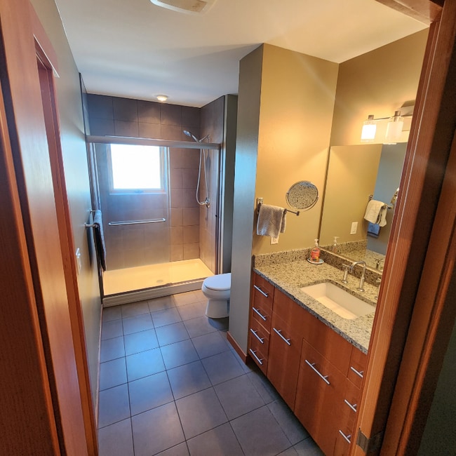 Building Photo - 606 Cascade Ave