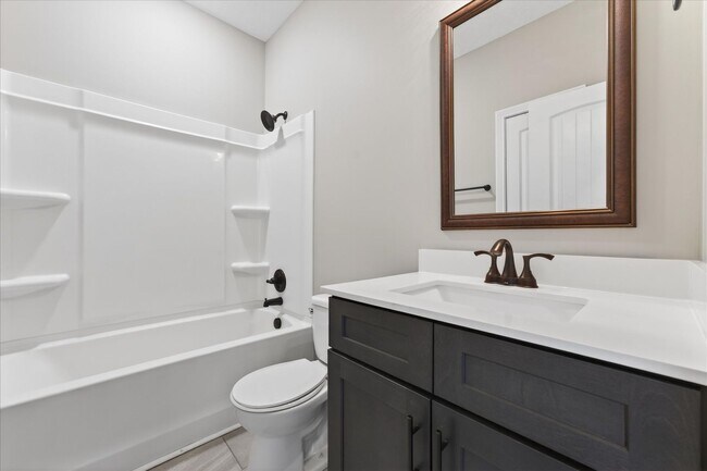 Building Photo - Pet Friendly Four Bedroom with Bonus!