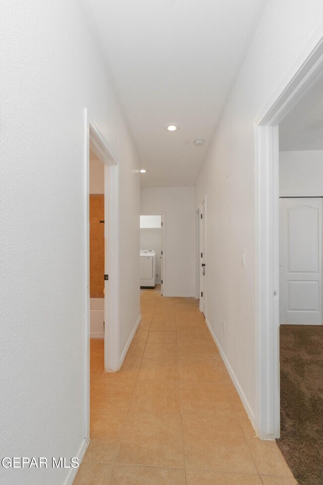 Building Photo - 14749 Sand Gate Dr