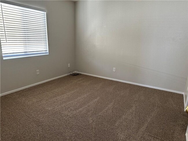 Building Photo - Delightful Henderson Condo with Large Back...