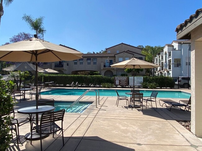 Building Photo - Beautiful Townhome in the Cascada Communit...