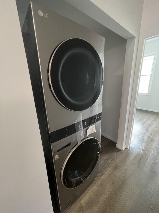 Building Photo - 1015 Spruce St