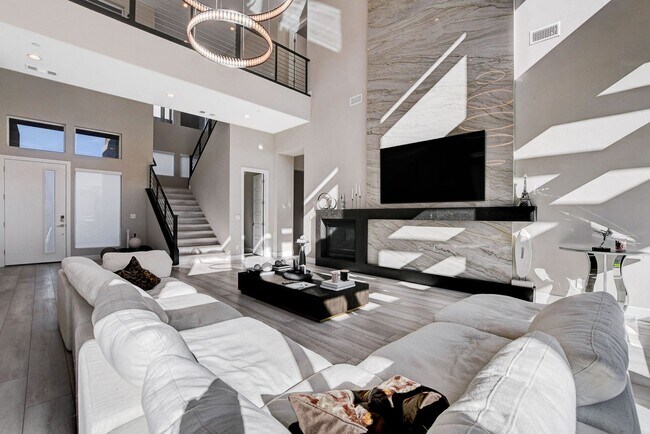 Building Photo - Mesa Ridge Luxury Oasis Feathertop
