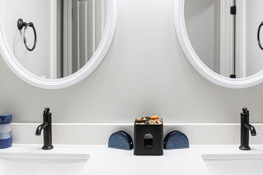 Building Photo - 7801 Rushmore Ave NE