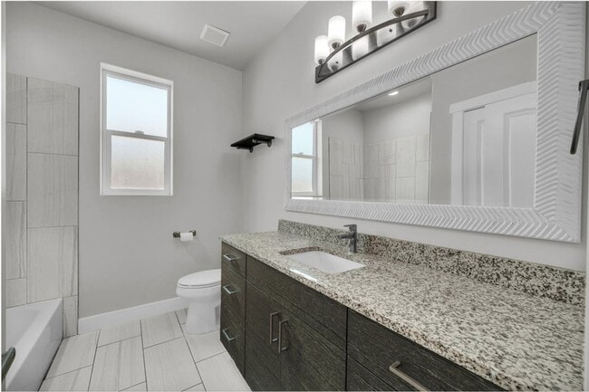 Building Photo - 6 Bedroom Home by Sand Hallow State Park!! Price Reduced!!