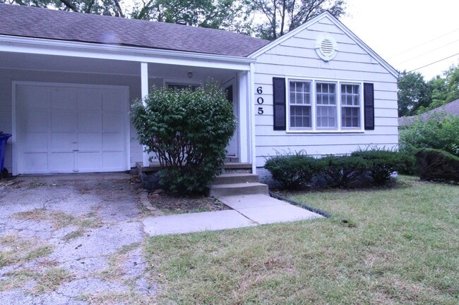 Primary Photo - Updated 1 Bedroom 1 Bath Duplex in Olathe ...