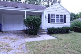 Building Photo - Updated 1 Bedroom 1 Bath Duplex in Olathe ...