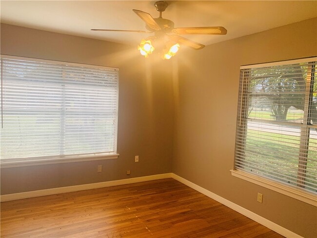 Building Photo - 307 N San Marcos St