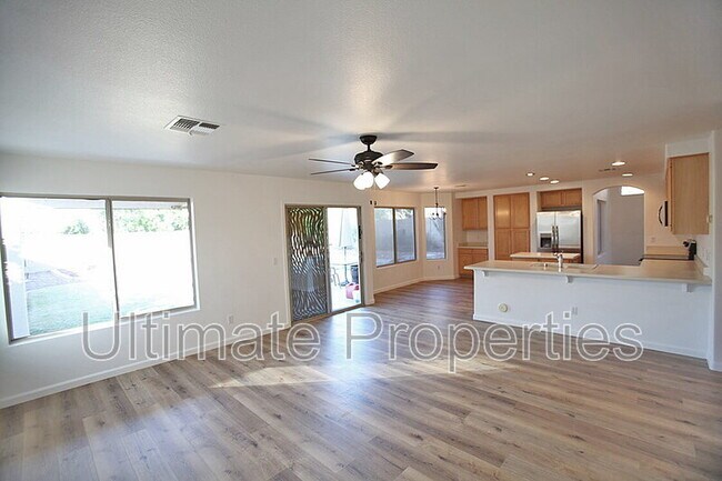 Building Photo - 20920 N 67th Dr