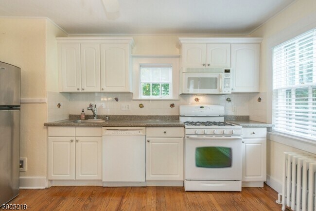 Building Photo - 72 S Mountain Ave