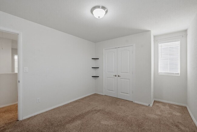 Building Photo - 6910 Kate Reed Dr