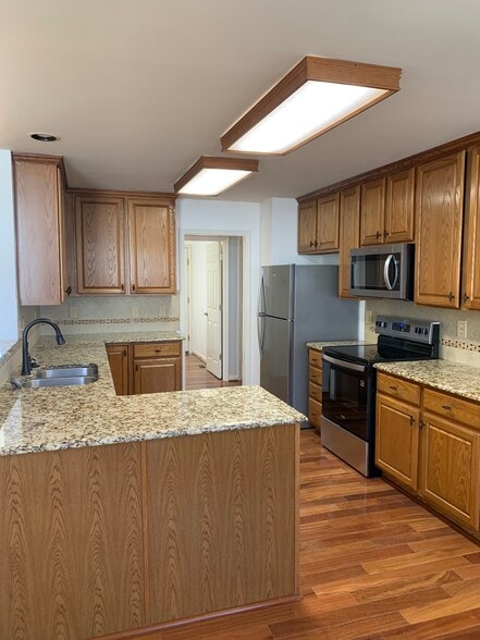 kitchen - 5506 Phillipsburg Dr