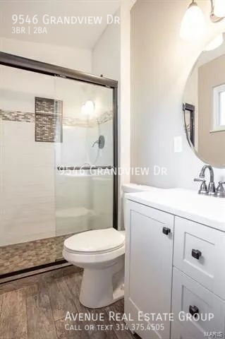 Building Photo - 9546 Grandview Dr