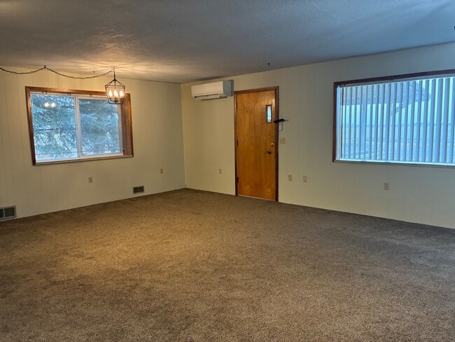 Building Photo - 1415 E 850 N