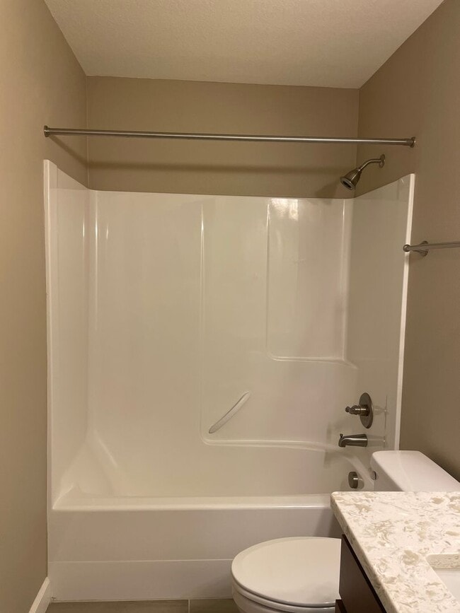 Building Photo - LUXURY 4 BD TOWNHOME! GATED PARKER VILLAGE...