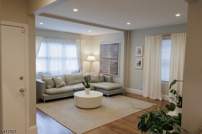 Building Photo - 33 Claremont Ave