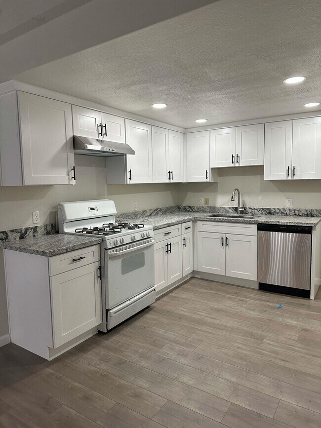 Building Photo - 1305 Oak Terrace Ct