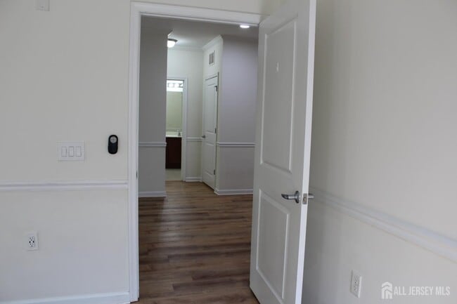 Building Photo - 611 Doral Ct
