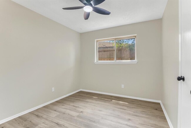 Building Photo - 9611 Camrose Ct