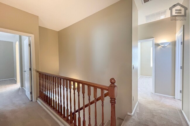 Building Photo - 4Bed/2.5 Bath House at Greenway/75th Ave! Ready for Immediate Move-In! -- Gated Community!