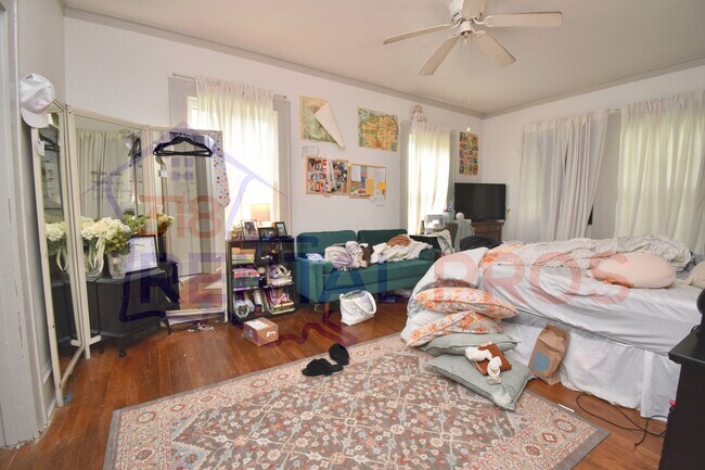 Building Photo - 3 Bed 2 Bath Home Within Walking Distance to Tech!