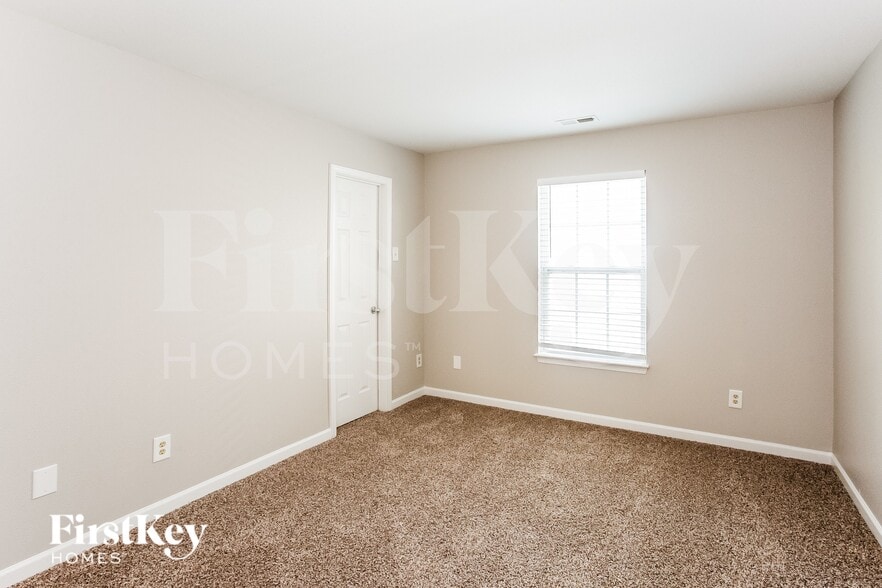 Building Photo - 727 Sinclair Dr