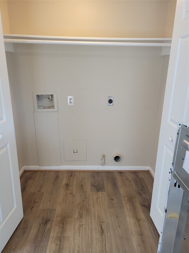 Building Photo - 9315 Southleigh Dr