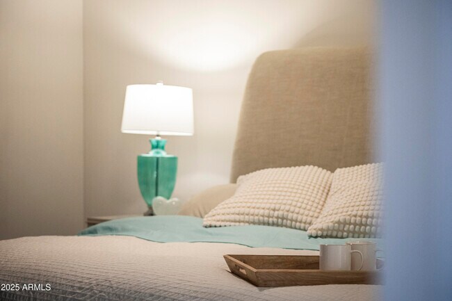 Building Photo - 7258 E Loma Ln