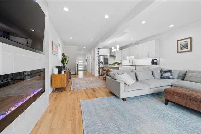 Building Photo - 3424 W Beach Ave