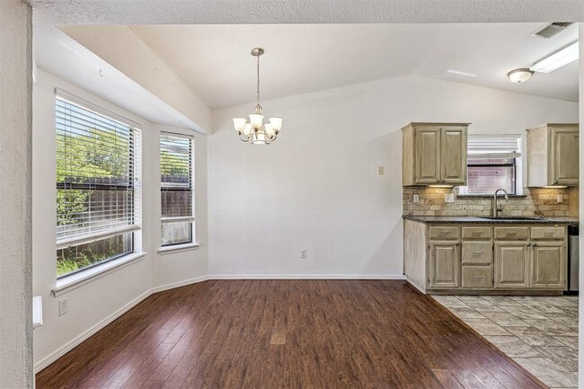Building Photo - 2101 Harbor Dr