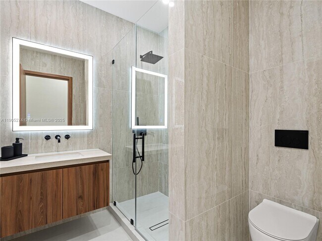 Building Photo - 543 NE 109th St