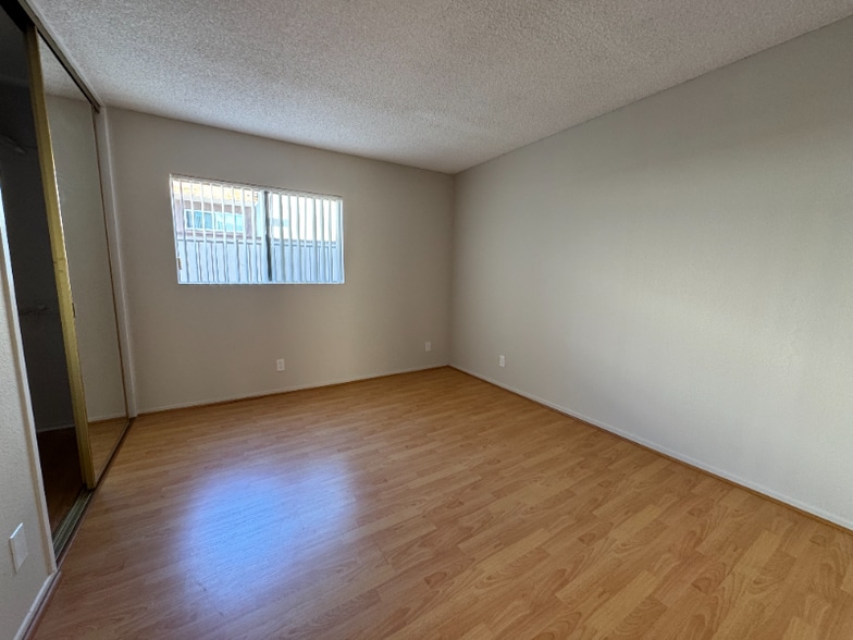 Building Photo - 544 E Tujunga Ave