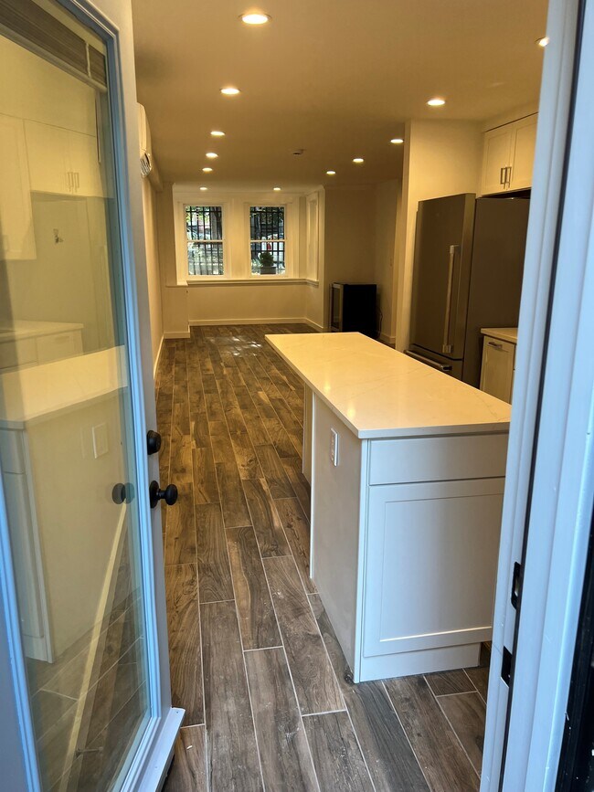 Building Photo - 215 5th St SE