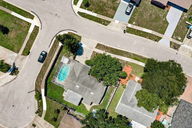 Building Photo - 4 Bedroom POOL Home in Largo