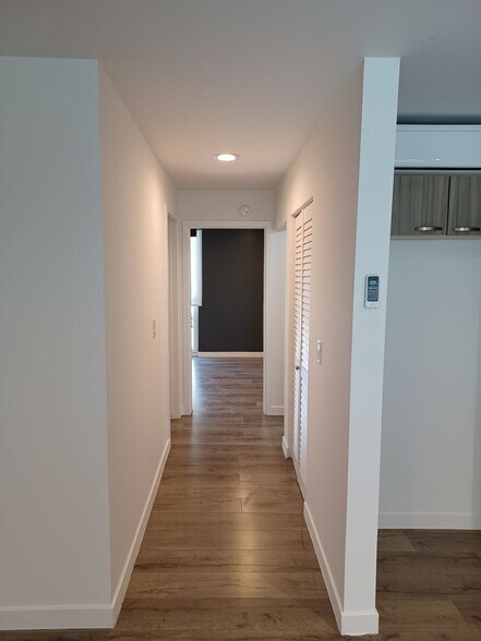 Building Photo - 7347 Haskell Ave