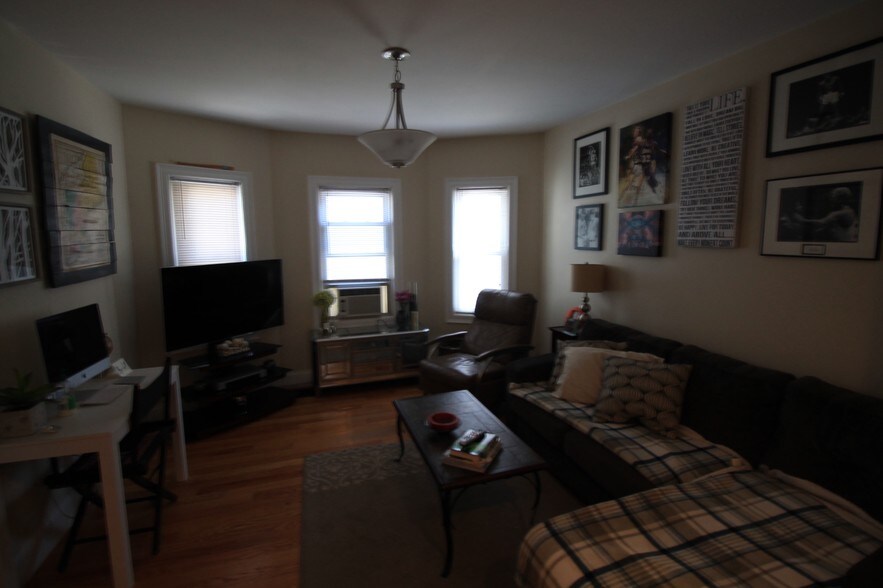 Building Photo - 205 Parsons St