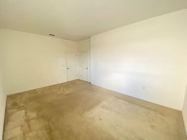 Building Photo - Carlisle Grand-120 Seville Dr Davenport, F...
