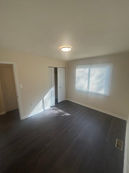 Building Photo - 307 Bentwood Dr