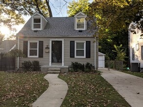 Building Photo - 707 N Altadena Ave