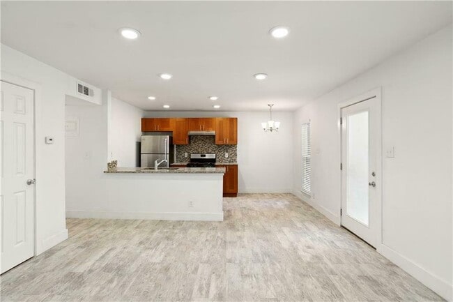 Primary Photo - 5820 Berkman Dr