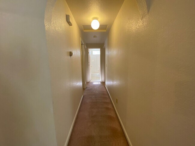 Building Photo - 1001 Sunburst Dr