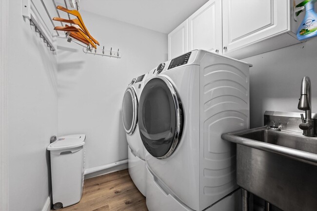 Building Photo - 12139 Big Cone Ct